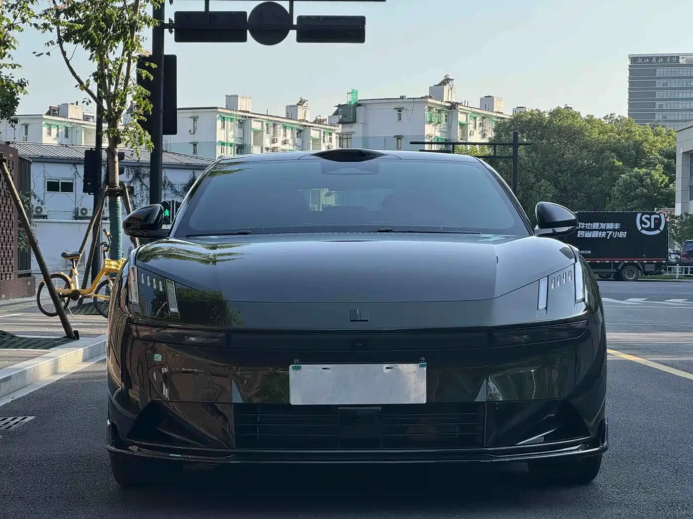 Lynk & Co 10 EM-P 2025 240 AWD Ultra Sport Edition фото 2