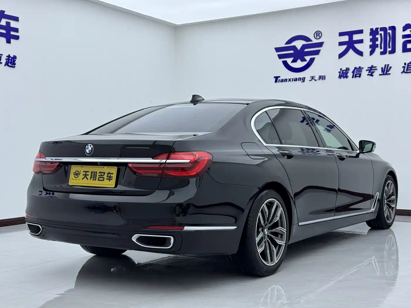 BMW 7 Series 2016 730Li Leading фото 20
