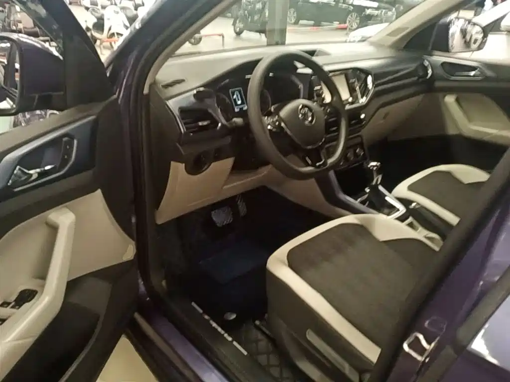 Volkswagen T-Cross 2019 1.5L Automatic Comfort Edition фото 16