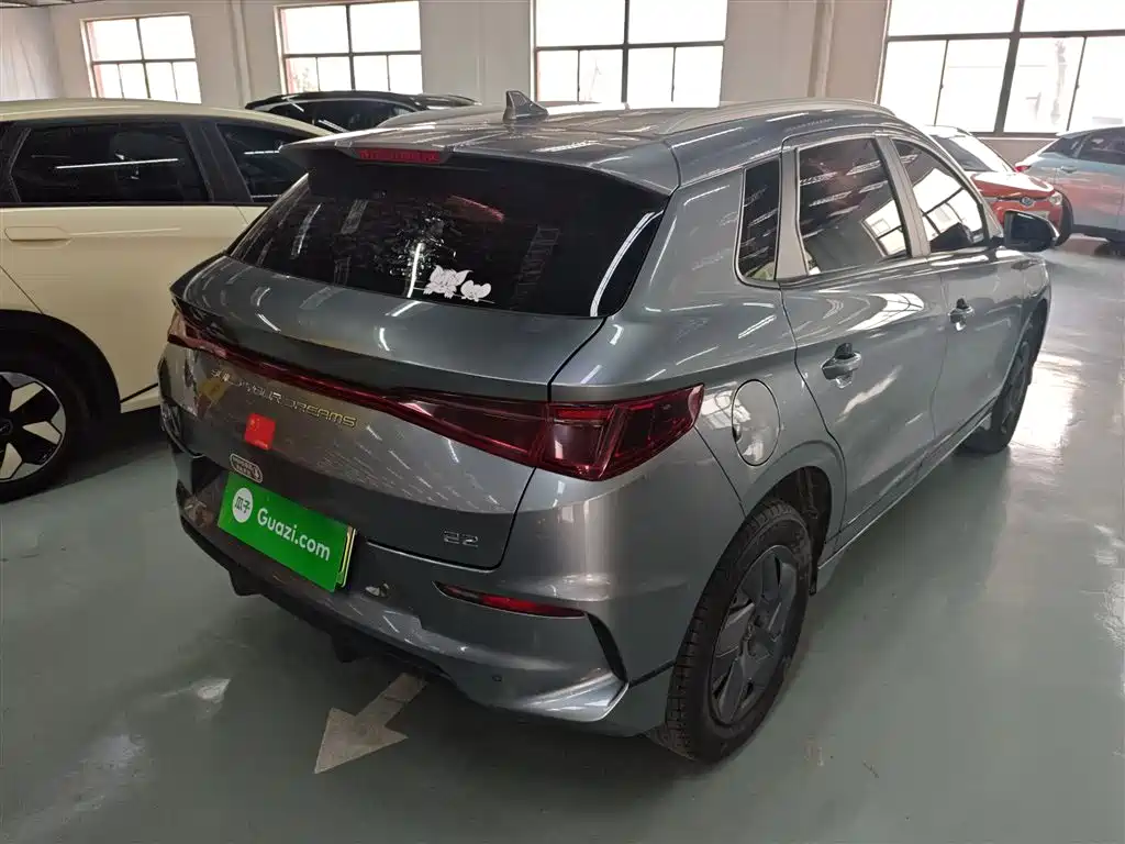 BYD E2