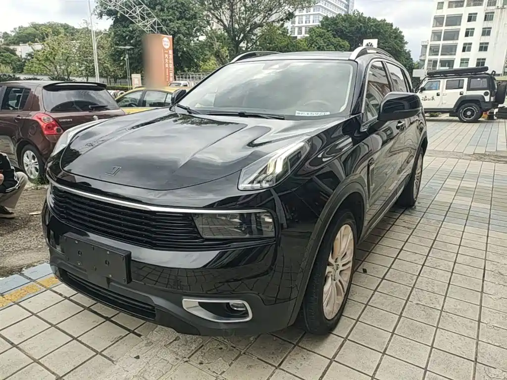 Lynk & Co 01 2017 2.0T 2WD Pro Version фото 2