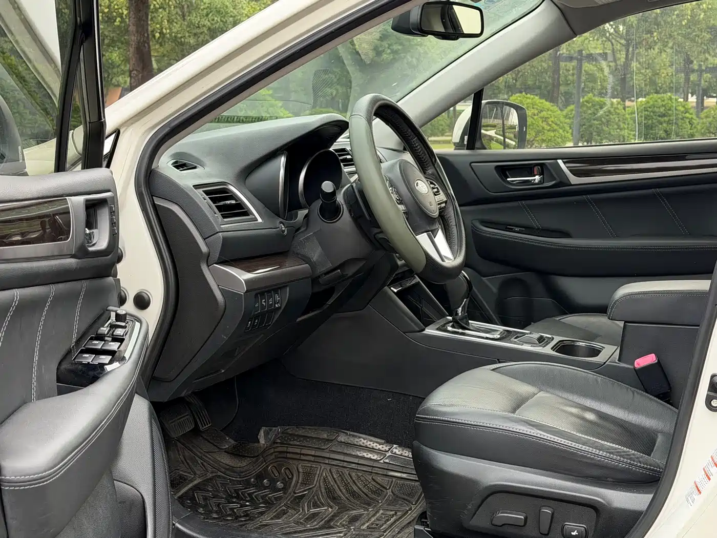 Subaru Outback 2016 2.5i Luxury Navigation Edition фото 4