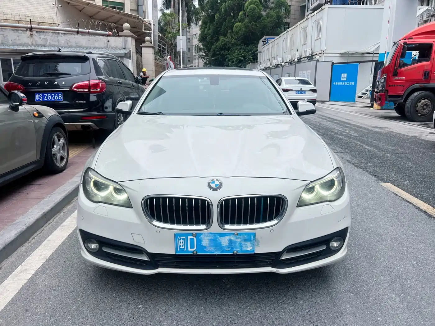 BMW 5 Series 2014 525Li Leading фото 2