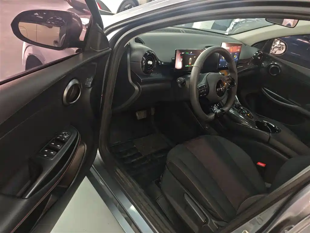 BYD E2