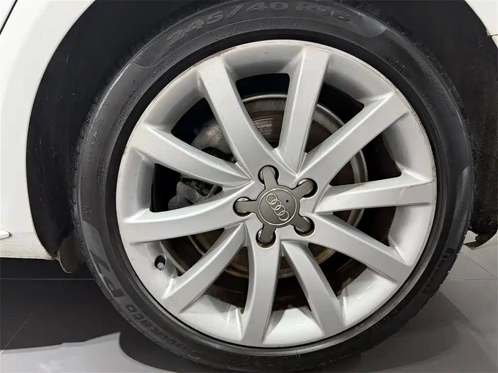 Photo 13 - Audi A4L