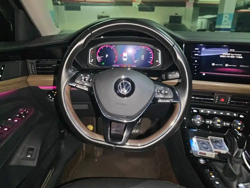 صورة 14 - Volkswagen Passat