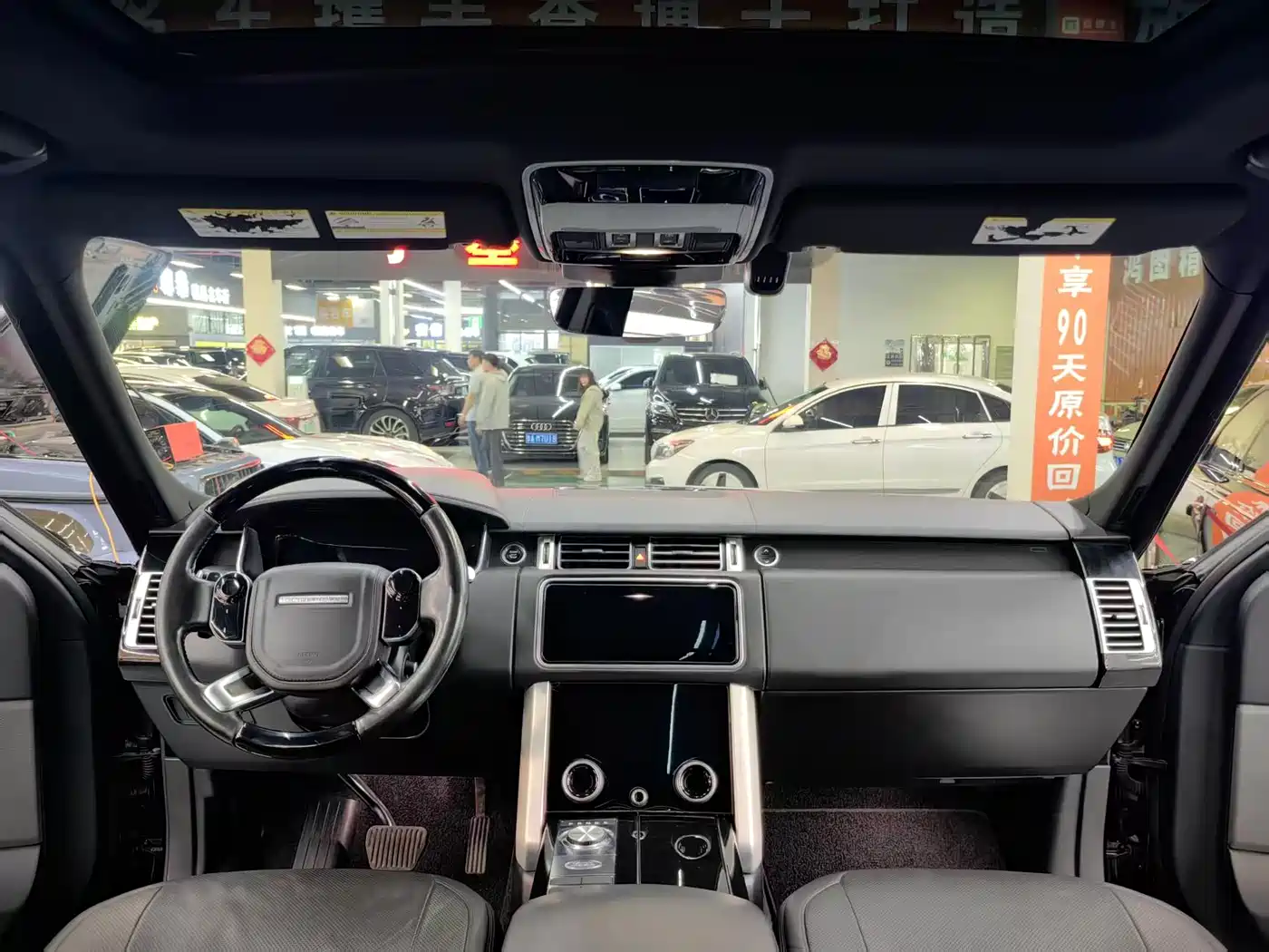 Land Rover Range Rover 2018 3.0 SC V6 Vogue Heritage Edition фото 5