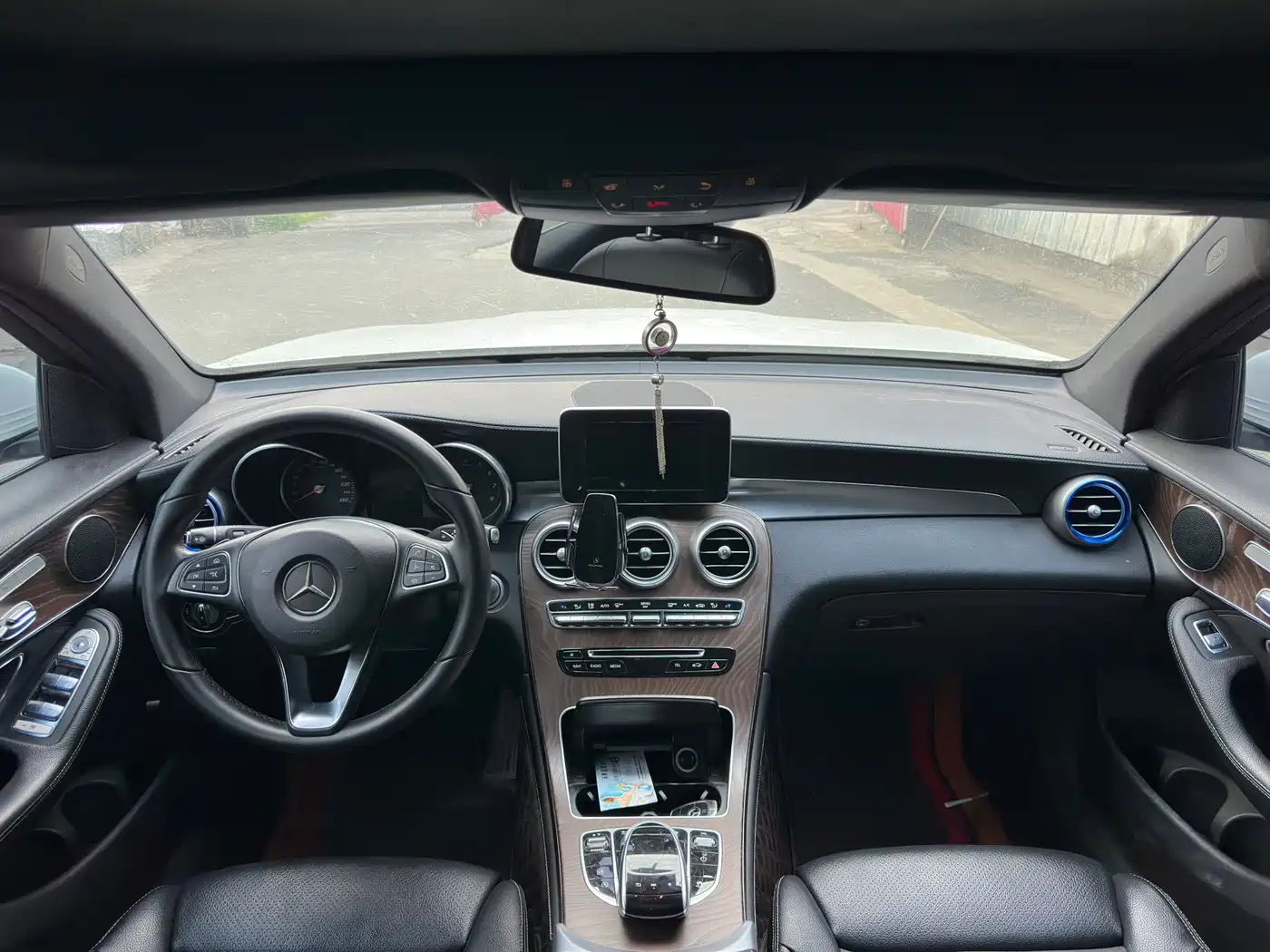 Mercedes-Benz GLC 2017 GLC 300 4MATIC Dynamic фото 5