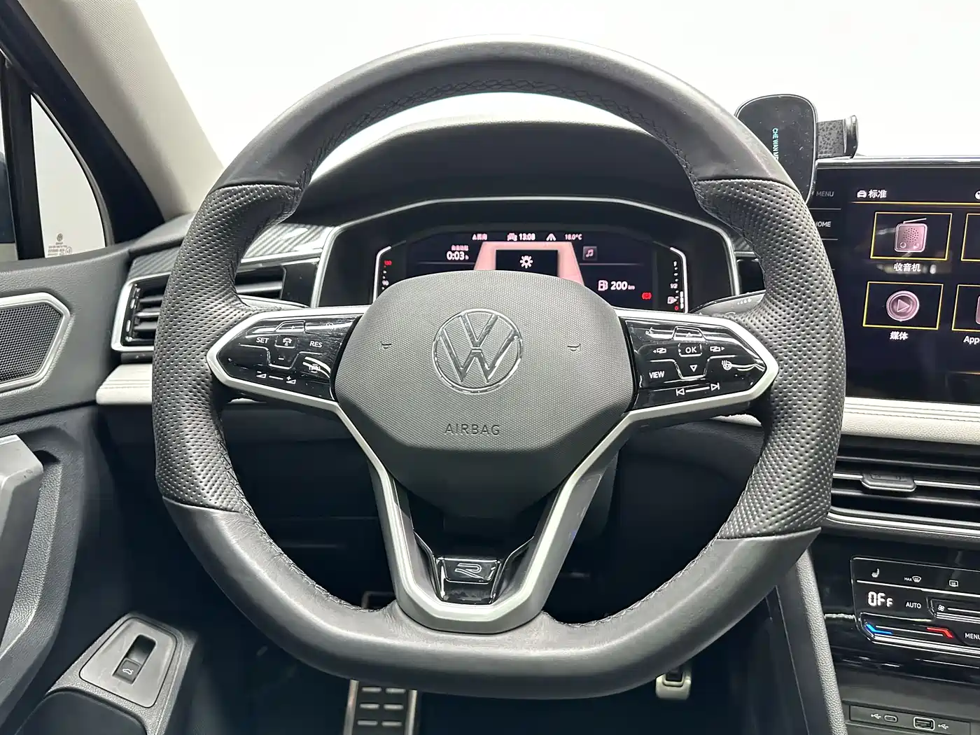 Volkswagen Tiguan L 2022 380TSI Automatic 4WD R-Line Cross Edition 7-Seater фото 16