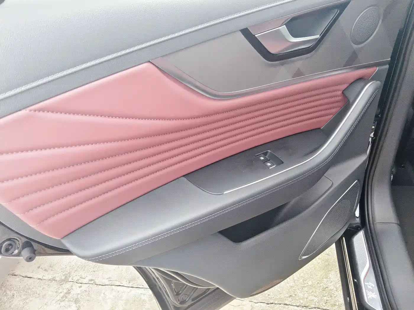 Hongqi HS5 2023 2.0T 4WD Flag Leader Pro фото 9