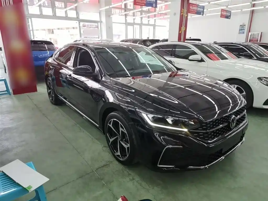 Volkswagen Passat 2025 Outstanding 380TSI Starlight Dragon Soaring Edition фото 4