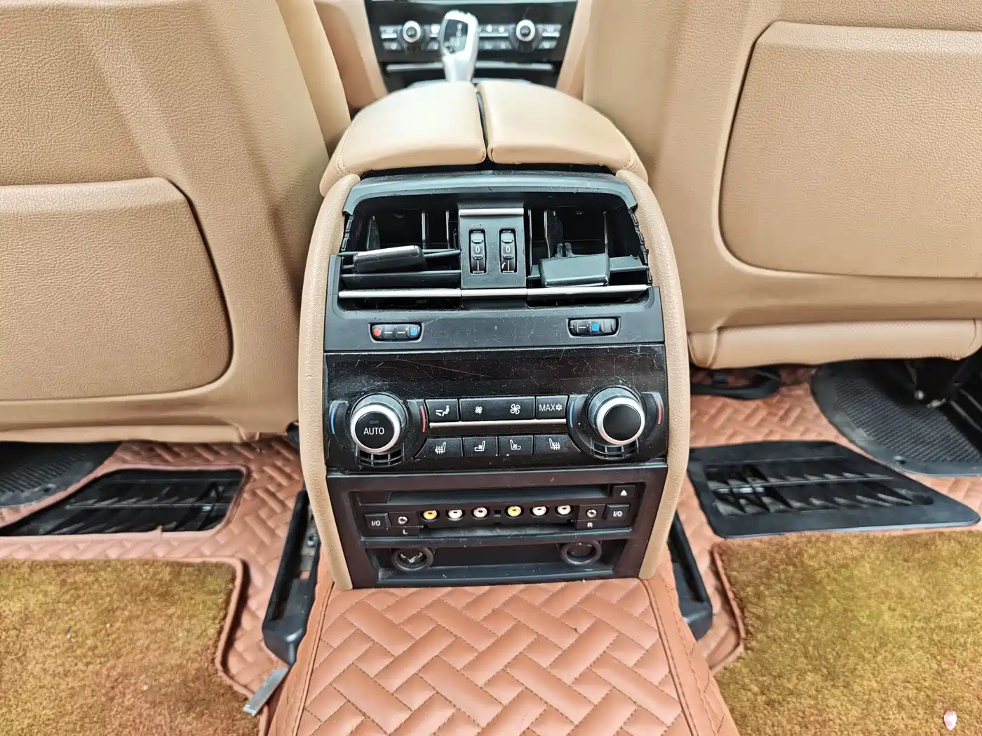 BMW 7 Series 2009 740Li Premium фото 13