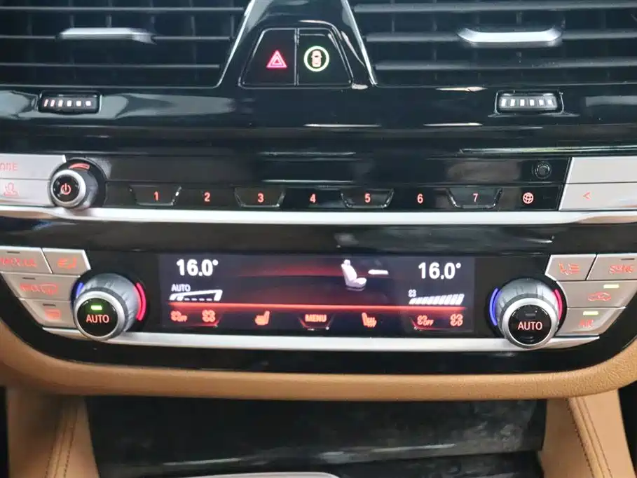 BMW 6 Series GT 2019 630i M Sport Package фото 9