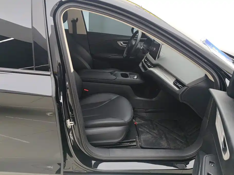 Hongqi E-QM5 2025 2025 Model 500km Travel Edition