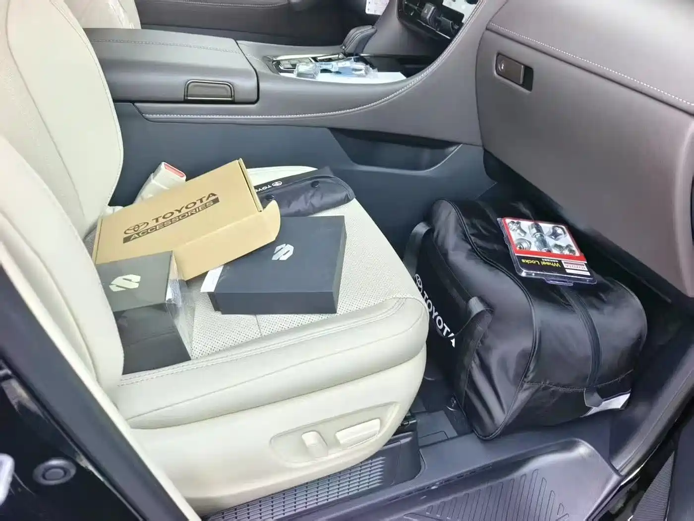 Toyota Alphard 2025 Hybrid 2.5L Ultimate Gold Edition фото 7