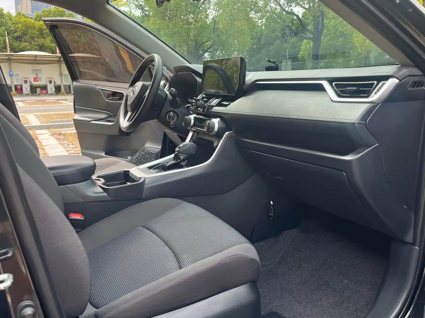 Фото 9 - Toyota RAV4