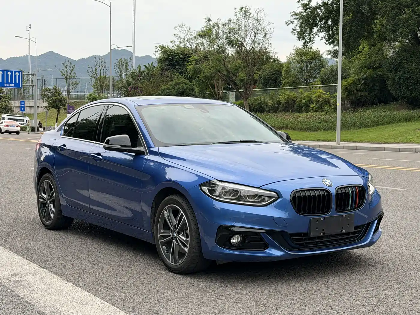 BMW 1 Series 2018 118i Sport Edition фото 2