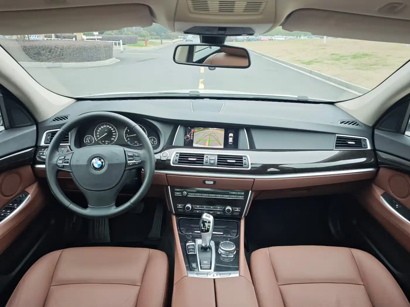 BMW 5 Series GT 2015 528i Leading фото 7