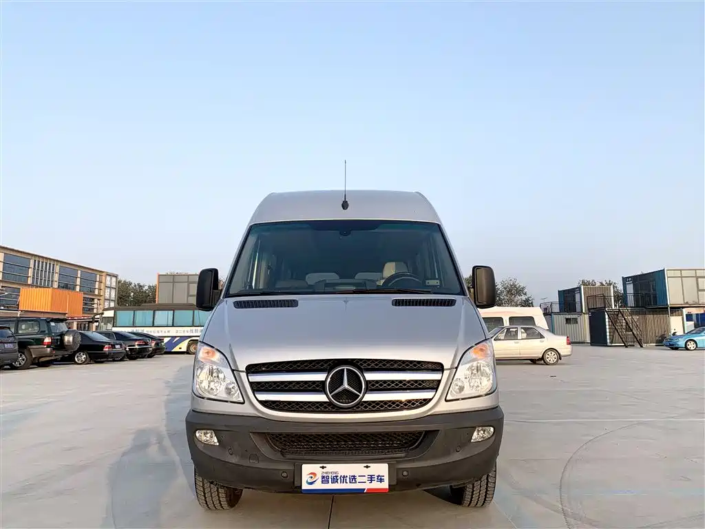 Mercedes-Benz Sprinter 2016 2.1T Premium Tour Medium Wheelbase Version фото 2