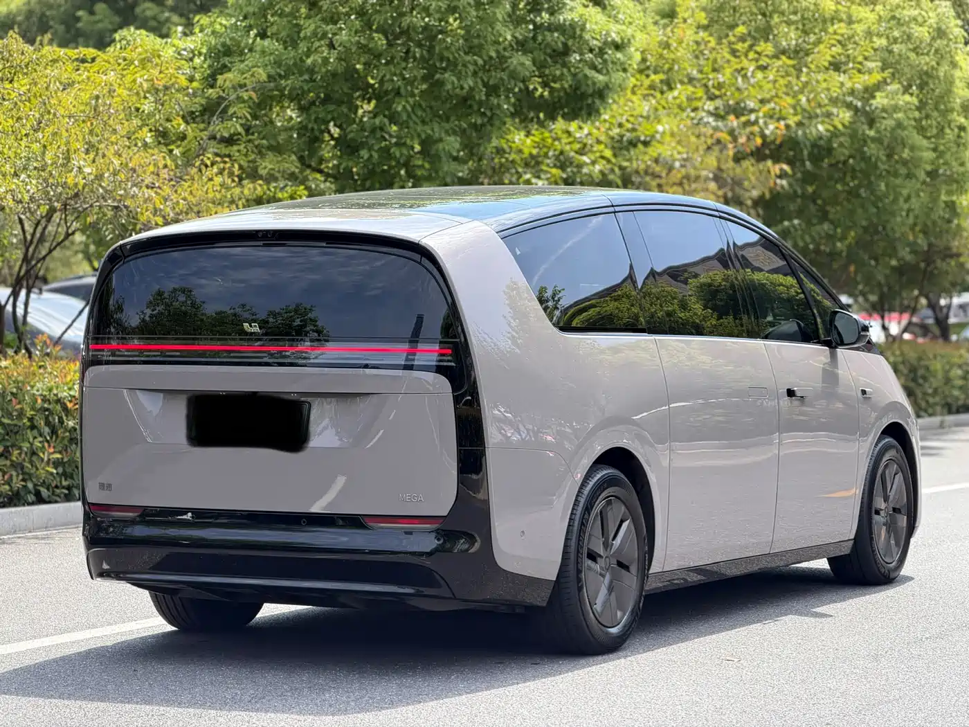 Li Auto MEGA 2026 2025 Model Home Family Special Edition