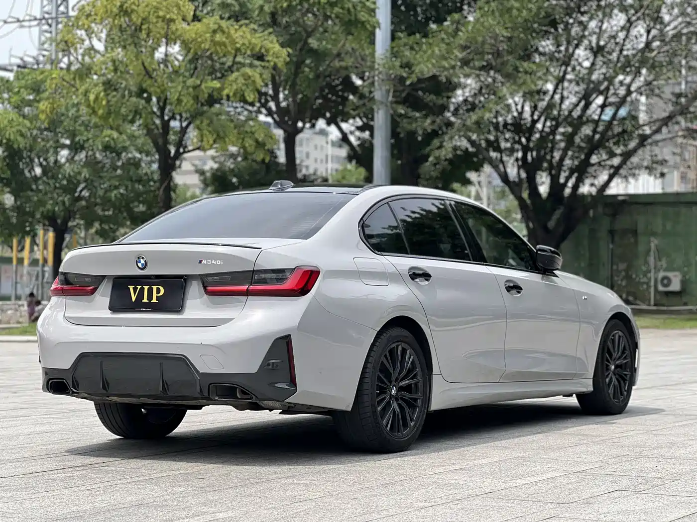 BMW 3 Series 2023 325Li M Sport Black Night Package фото 26