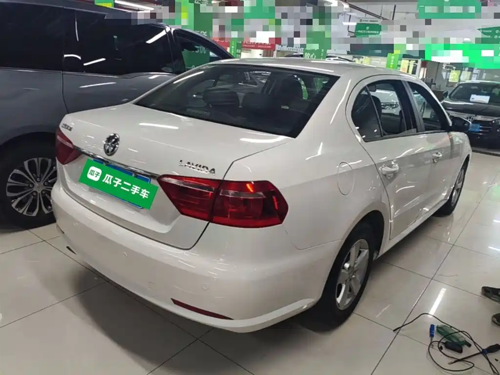 Volkswagen Lavida 2017 1.6L Automatic Comfort Edition фото 7