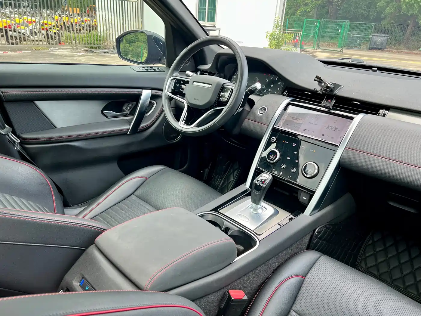 Land Rover Discovery Sport 2022 Model Year Facelift 249PS Metropolitan Edition фото 12