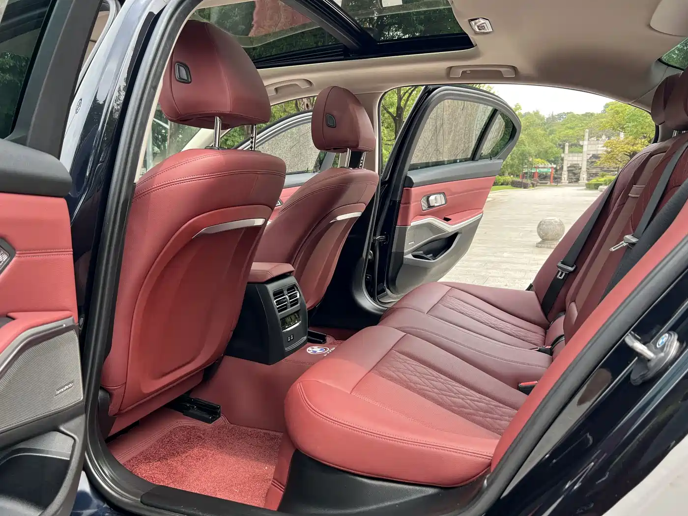 BMW 3 Series 2023 325Li M Sport Black Night Package фото 9