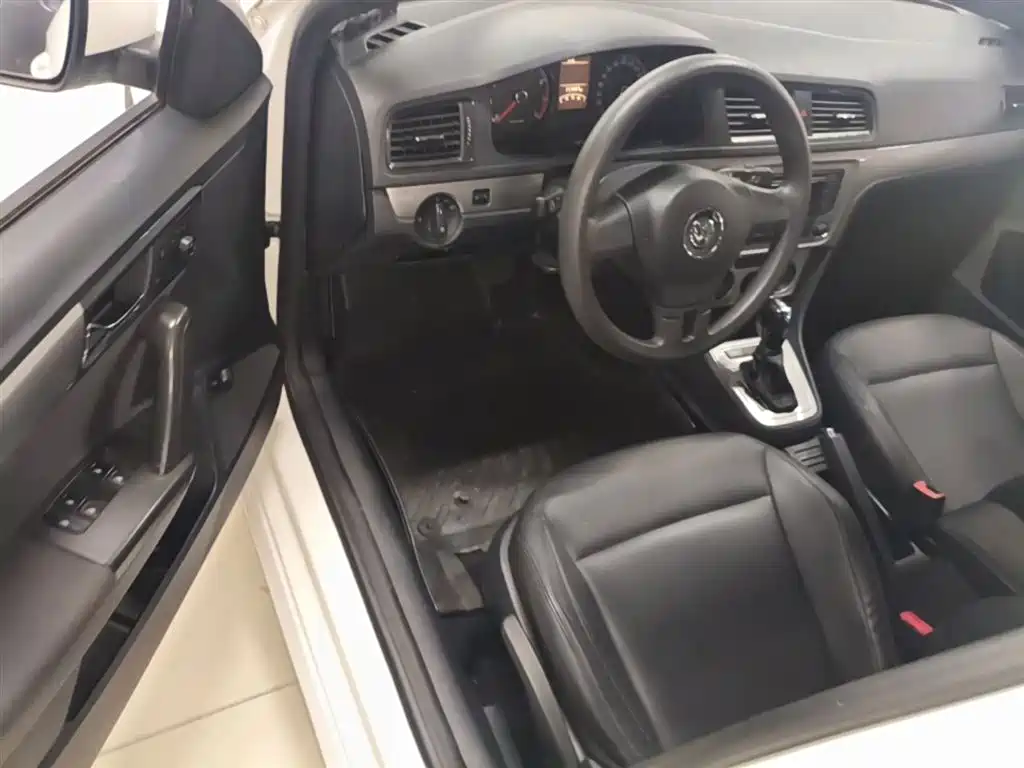 Volkswagen Lavida 2017 1.6L Automatic Comfort Edition фото 16