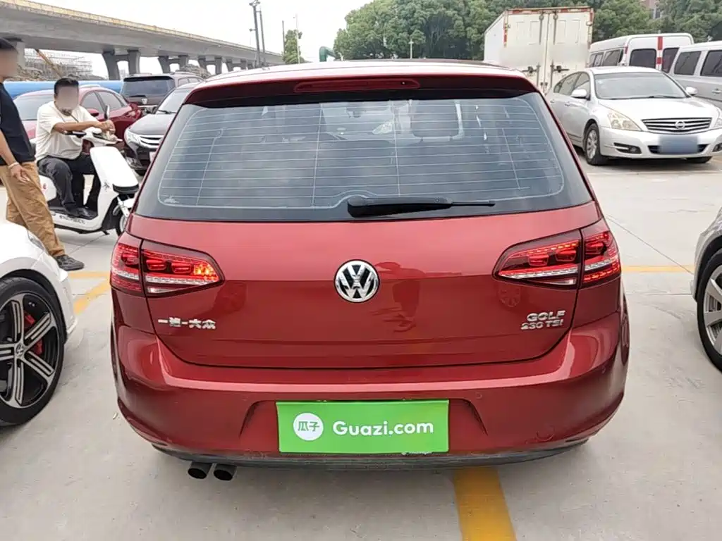 Photo 6 - Volkswagen Golf