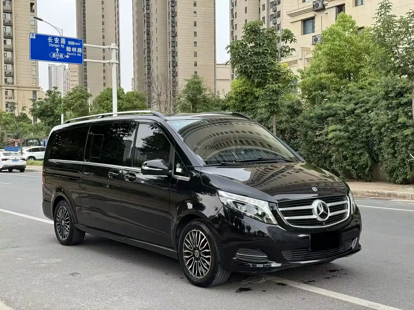 Mercedes-Benz V-Class 2018 V 260 L Premium Long Wheelbase Edition China VI фото 3