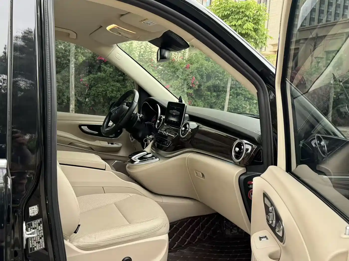 Mercedes-Benz V-Class 2018 V 260 L Premium Long Wheelbase Edition China VI фото 13
