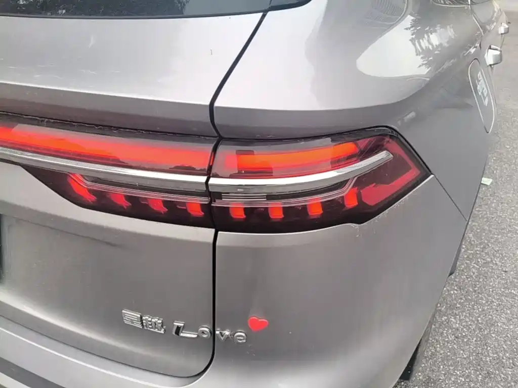 Фото 8 - Geely Monjaro