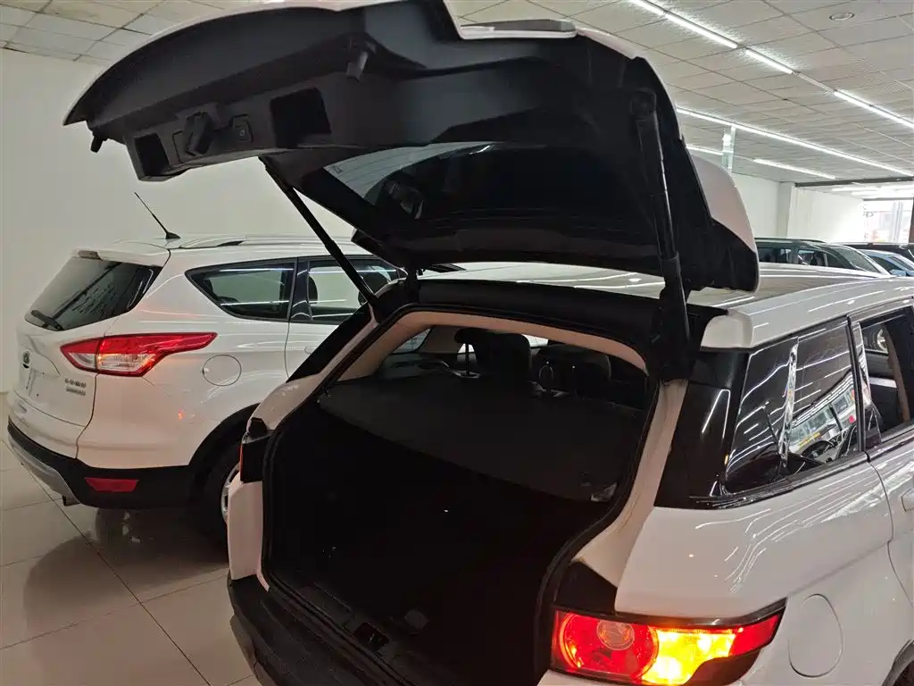Land Rover Range Rover Evoque 2015 2.0T 5-Door Intelligent Edition фото 15