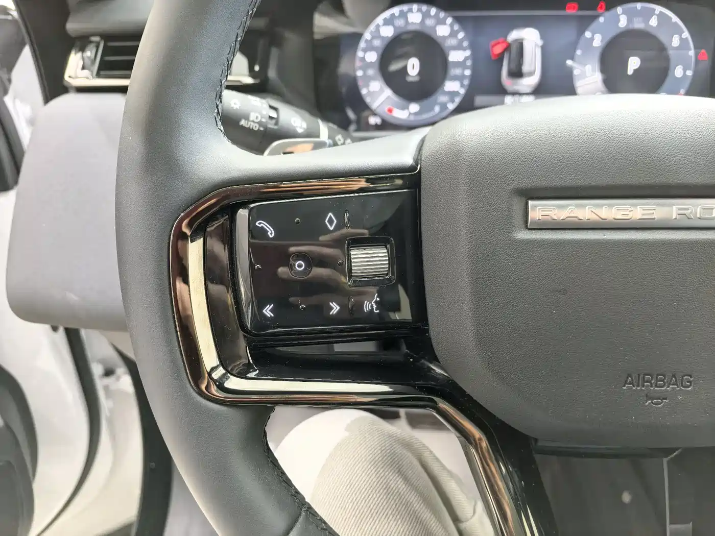 Land Rover Range Rover Velar 2024 Dynamic SE фото 22