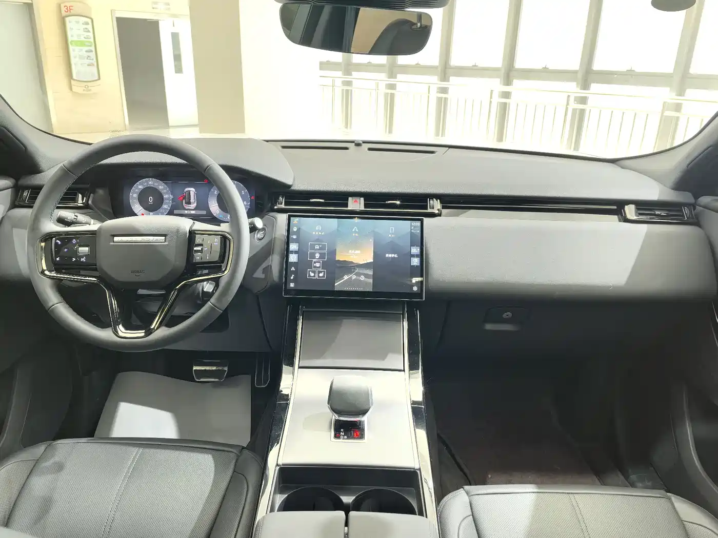 Land Rover Range Rover Velar 2024 Dynamic SE фото 5