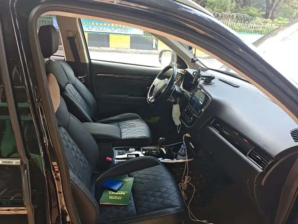Mitsubishi Outlander 2020 2.4L 4WD Luxury 5-seater фото 22