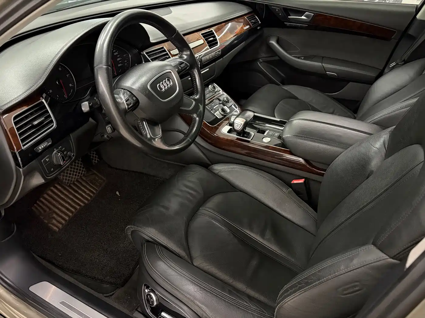 Audi A8 2011 A8L 3.0 TFSI quattro Comfort (245kW) фото 12