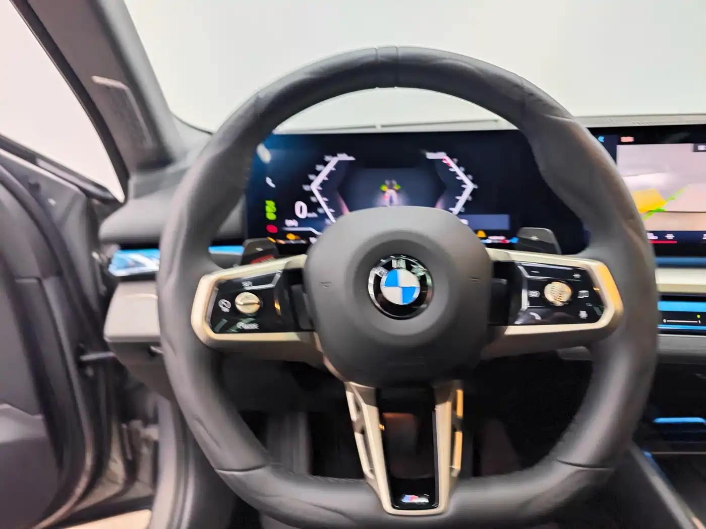 BMW 5 Series 2024 530Li Leading M Sport Package фото 15