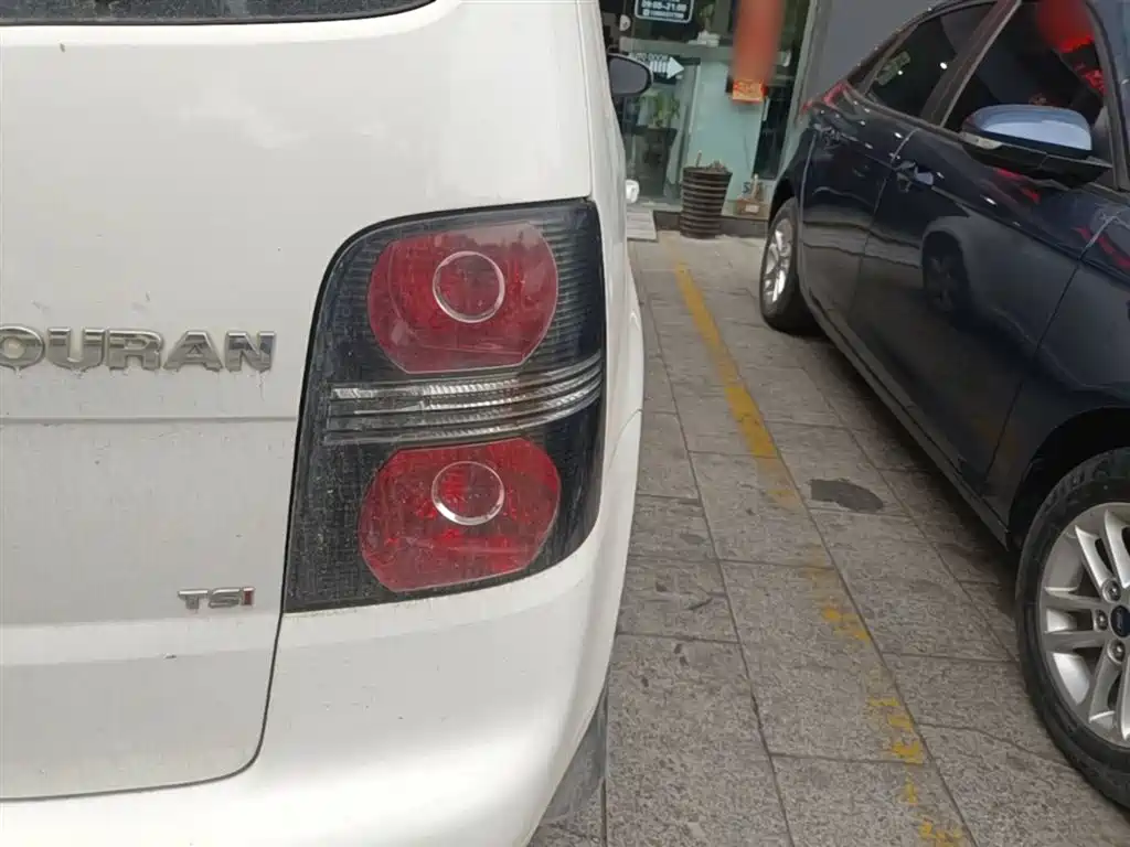 Volkswagen Touran 2013 1.4T Manual Trend 5-seater фото 8
