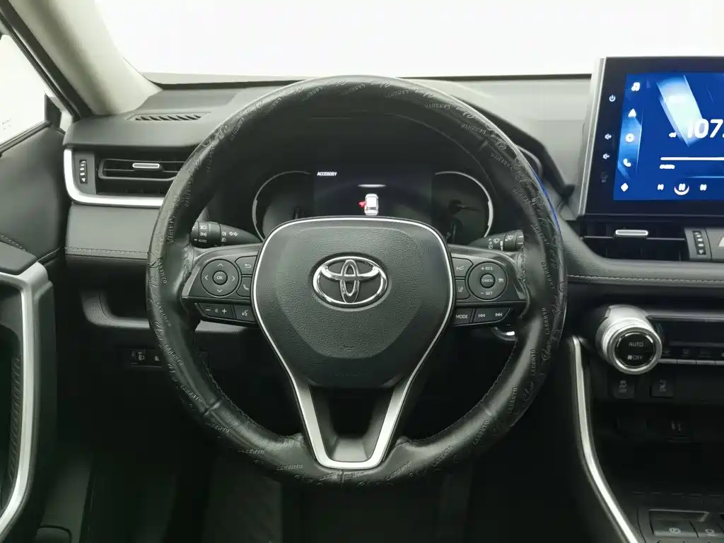 Фото 11 - Toyota RAV4