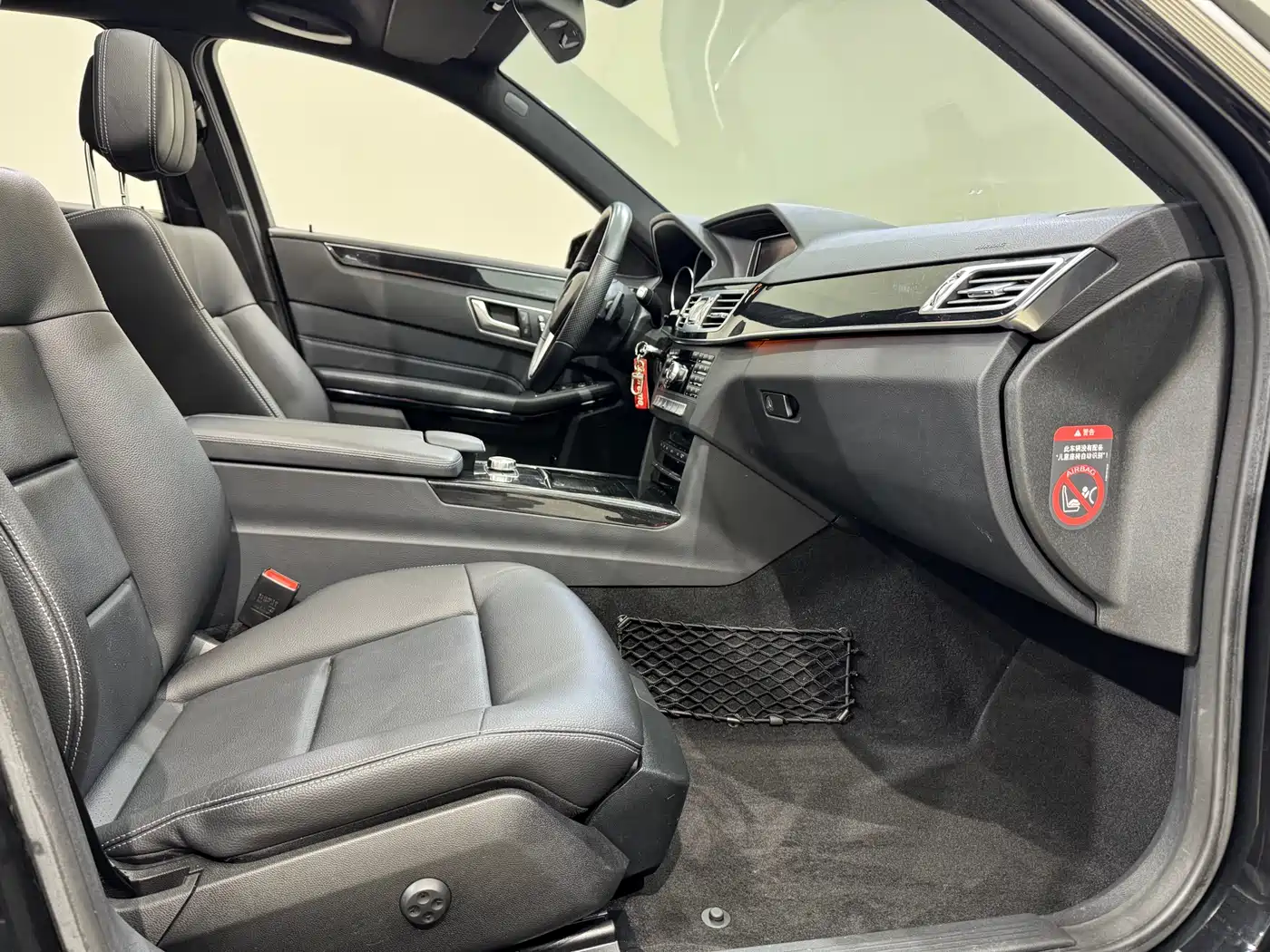 Mercedes-Benz E-Class 2014 E 260 L Sport фото 32