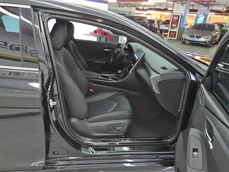 Toyota Avalon 2023 Hybrid 2.5L Luxury Edition фото 8
