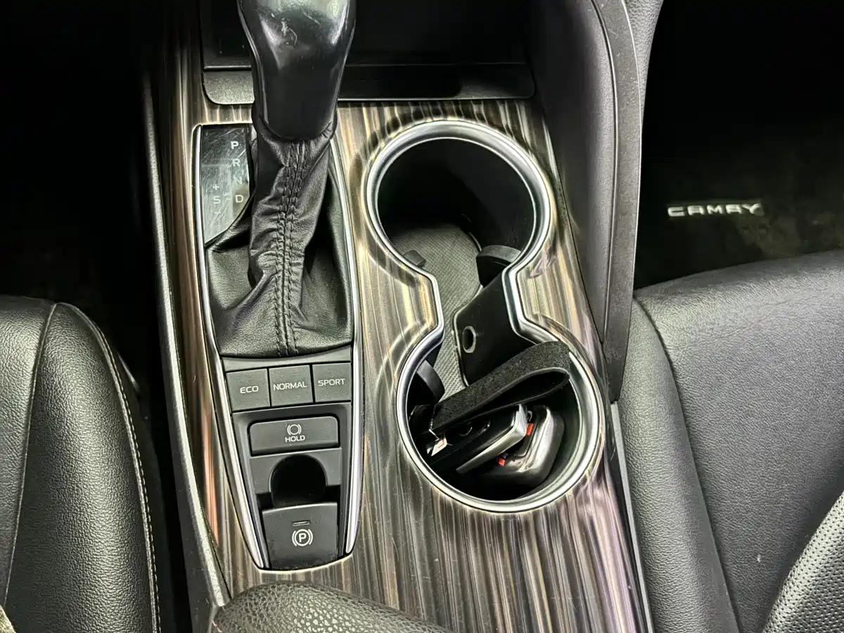 Toyota Camry 2021 2.5G Luxury Edition фото 6