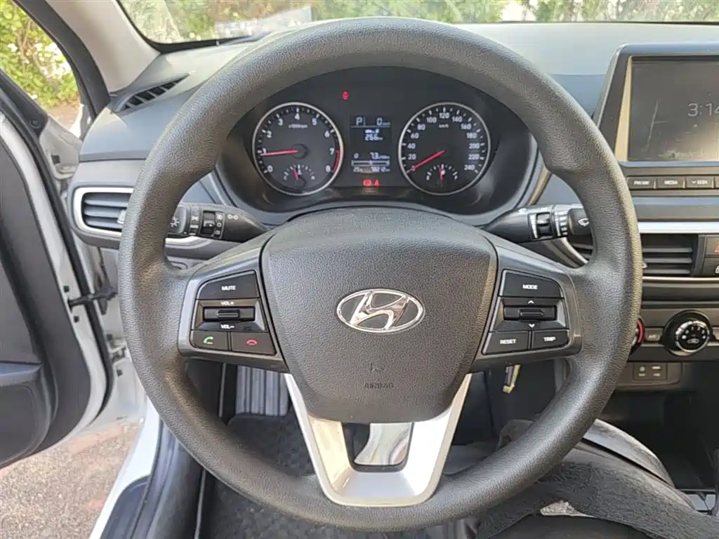 Hyundai Elantra 2017 1.6L Automatic Joy Value GLS фото 11