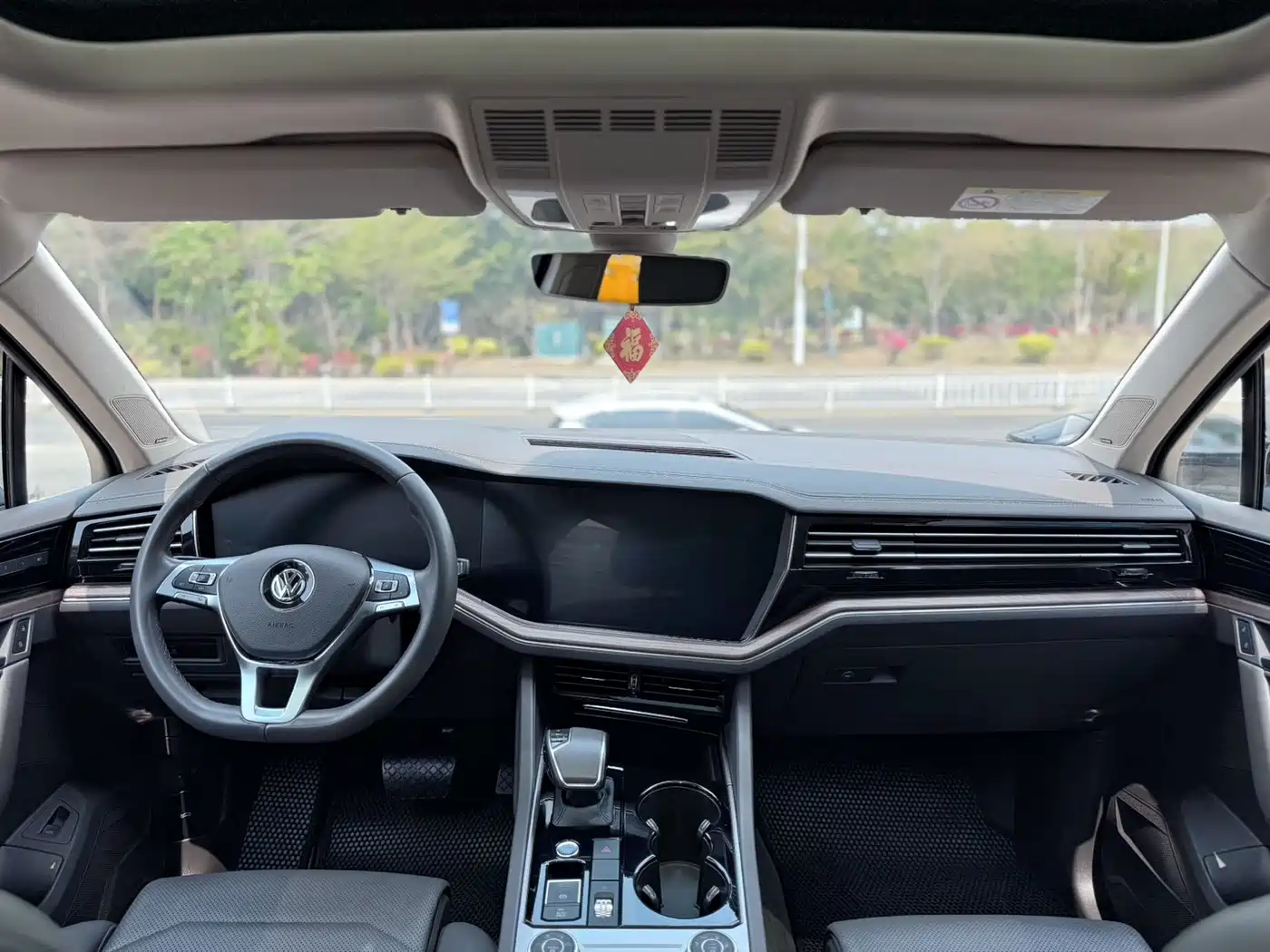 Volkswagen Touareg 2019 3.0TSI Sharp Edge Edition China VI фото 8
