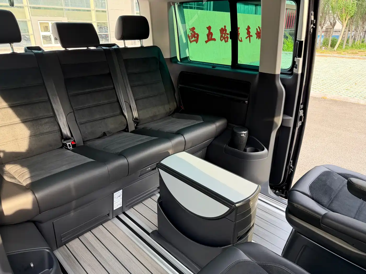 Volkswagen Multivan 2019 2.0TSI 4WD Premium 7-seater фото 16