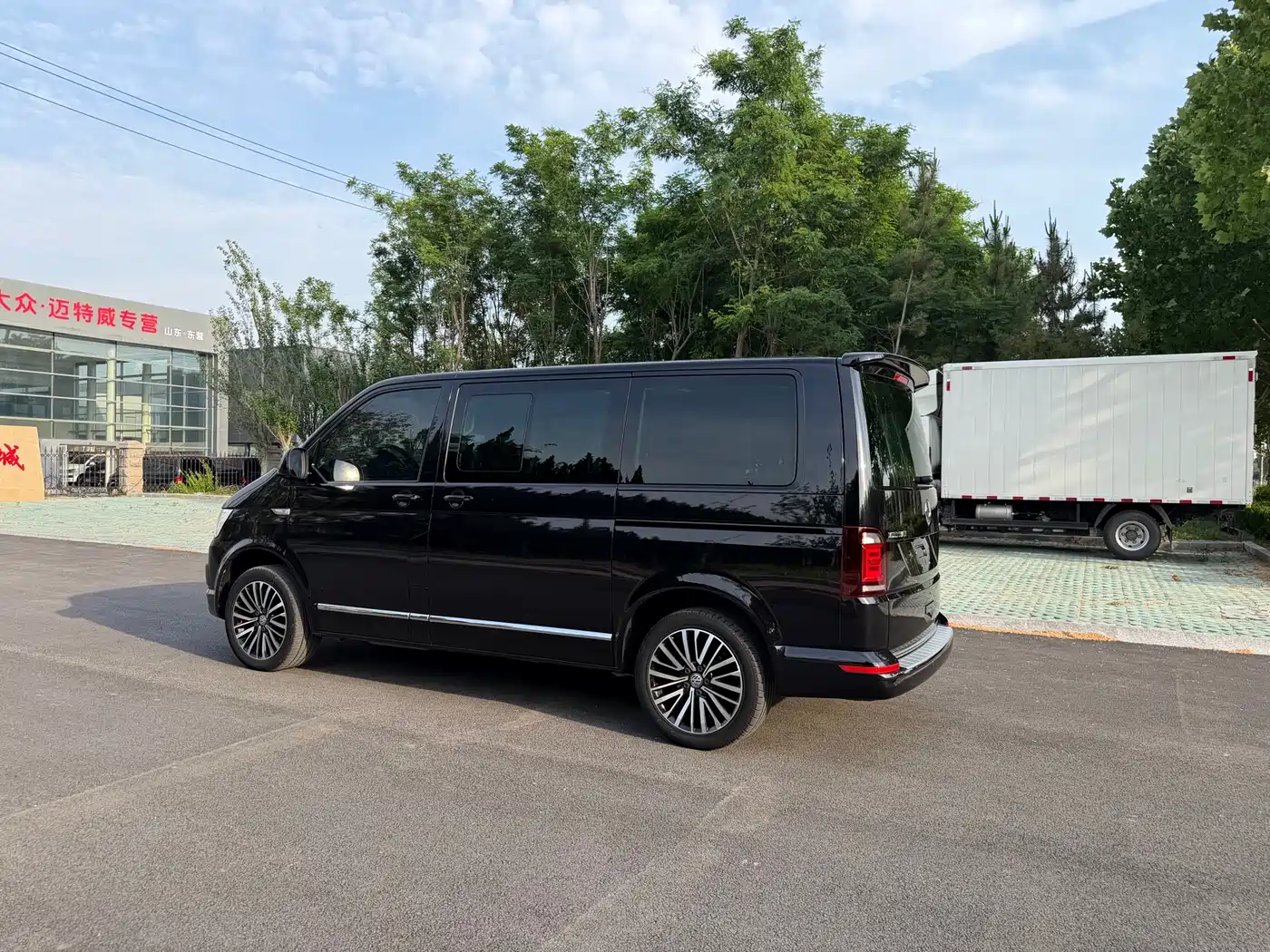 Volkswagen Multivan 2019 2.0TSI 4WD Premium 7-seater фото 5