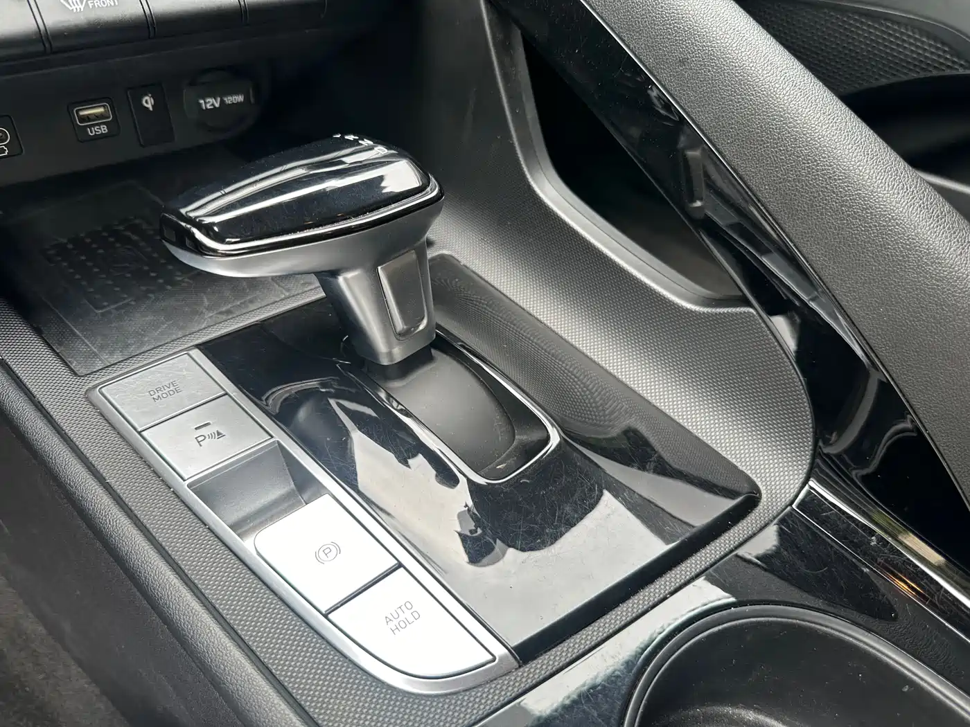 Hyundai Elantra 2023 Model 1.5L CVT LUX Premium Edition фото 18
