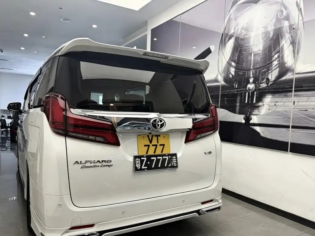 Toyota Alphard 2018 3.5L Luxury фото 3